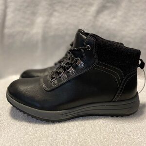 Women’s Khambu Black Lace-Up Shoes 8